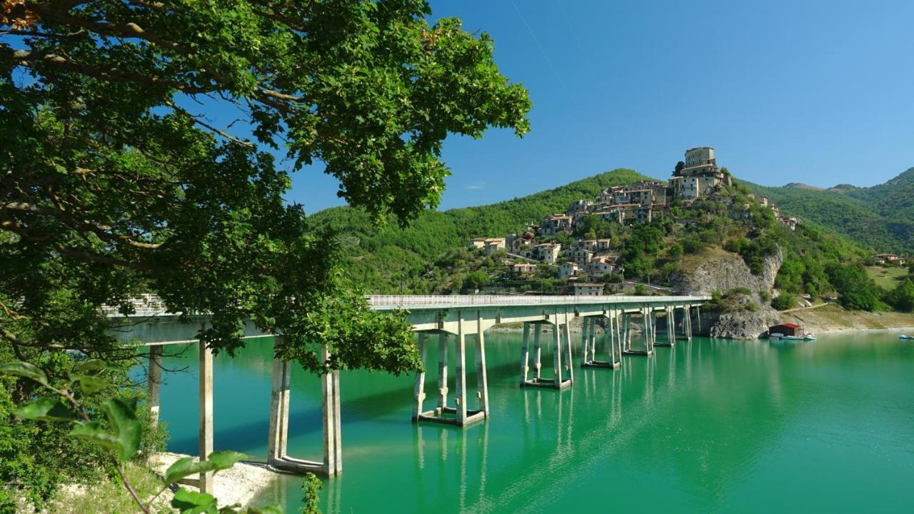 La Terrazza Sul Lago Turano Castel di Tora Exterior photo