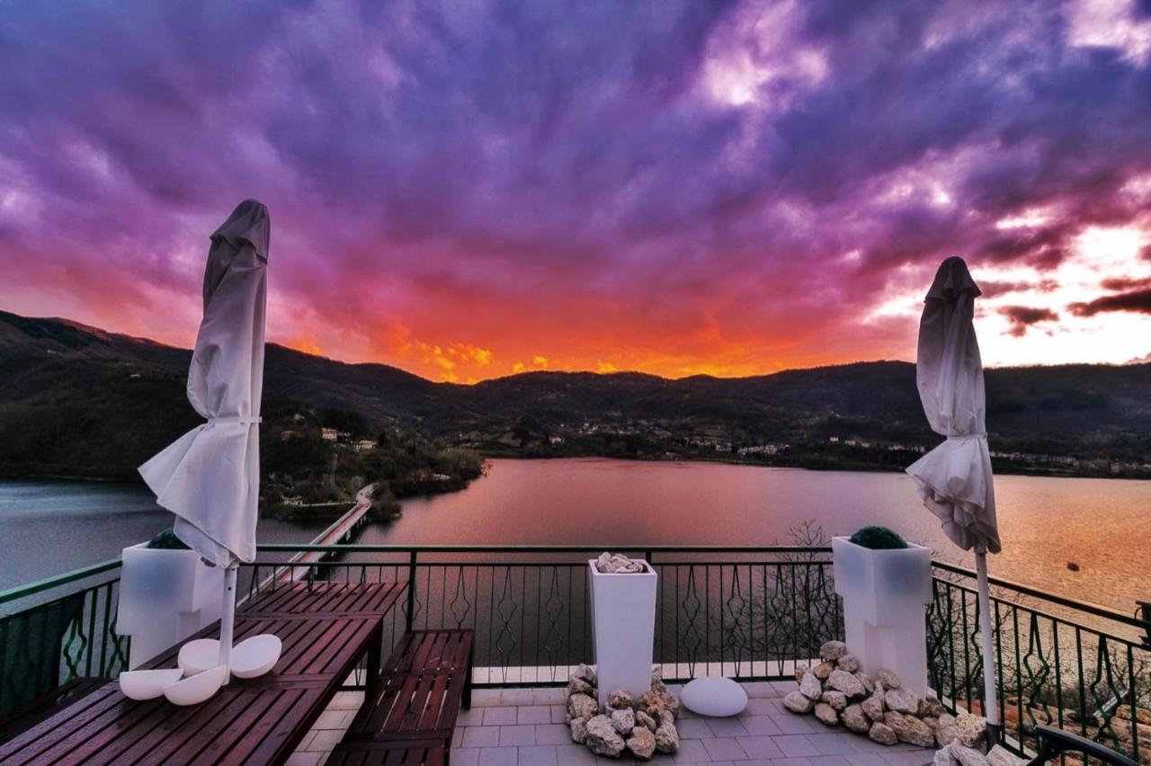 La Terrazza Sul Lago Turano Castel di Tora Exterior photo
